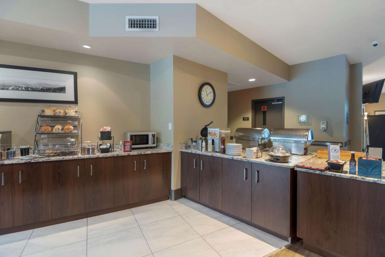 Best Western Plus Revelstoke Bagian luar foto