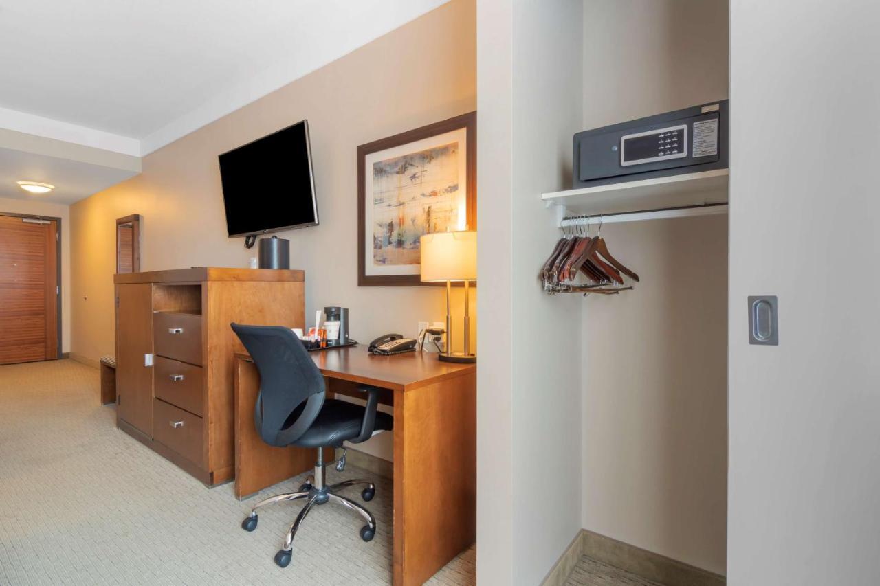 Best Western Plus Revelstoke Bagian luar foto