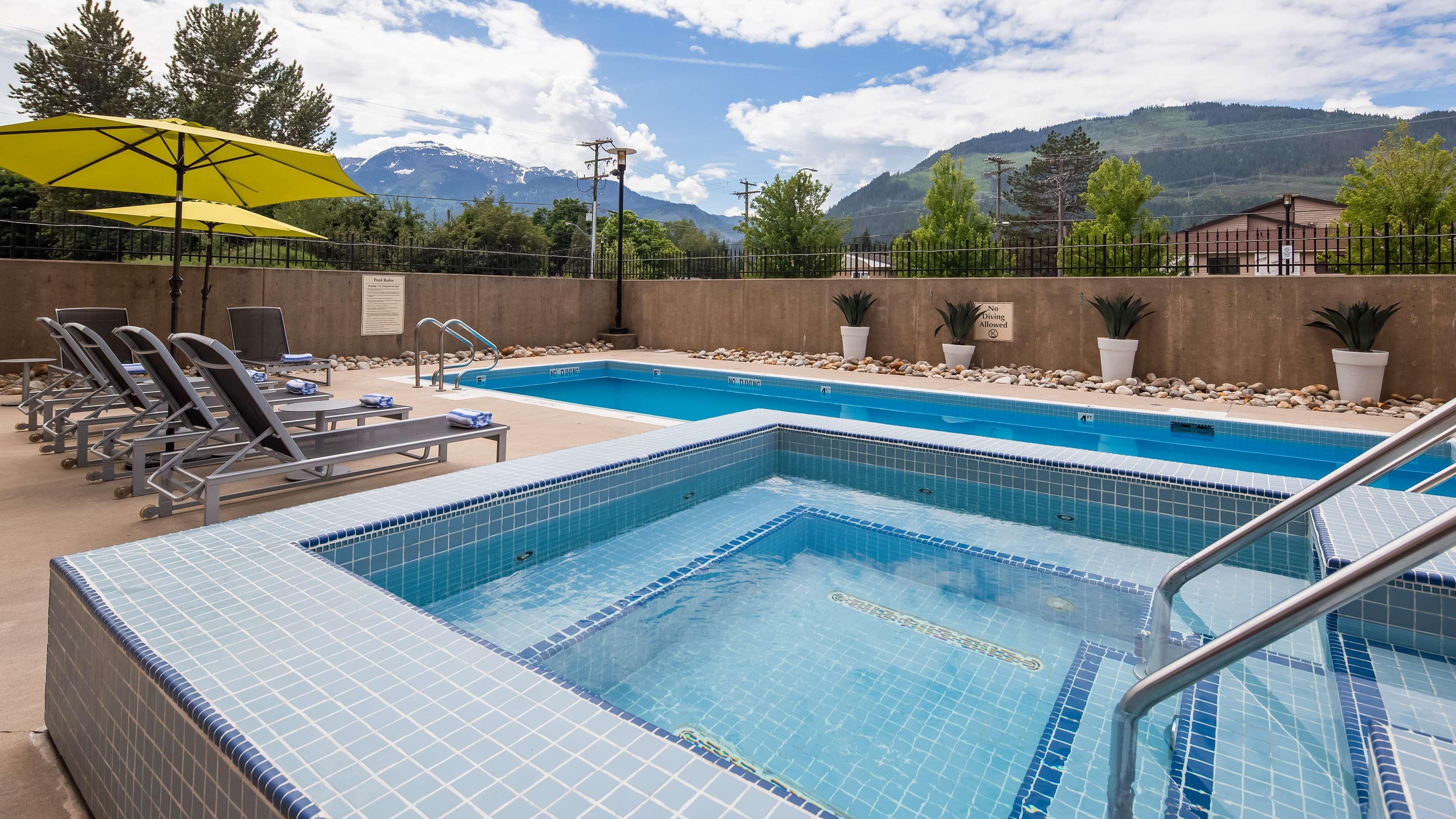 Best Western Plus Revelstoke Bagian luar foto
