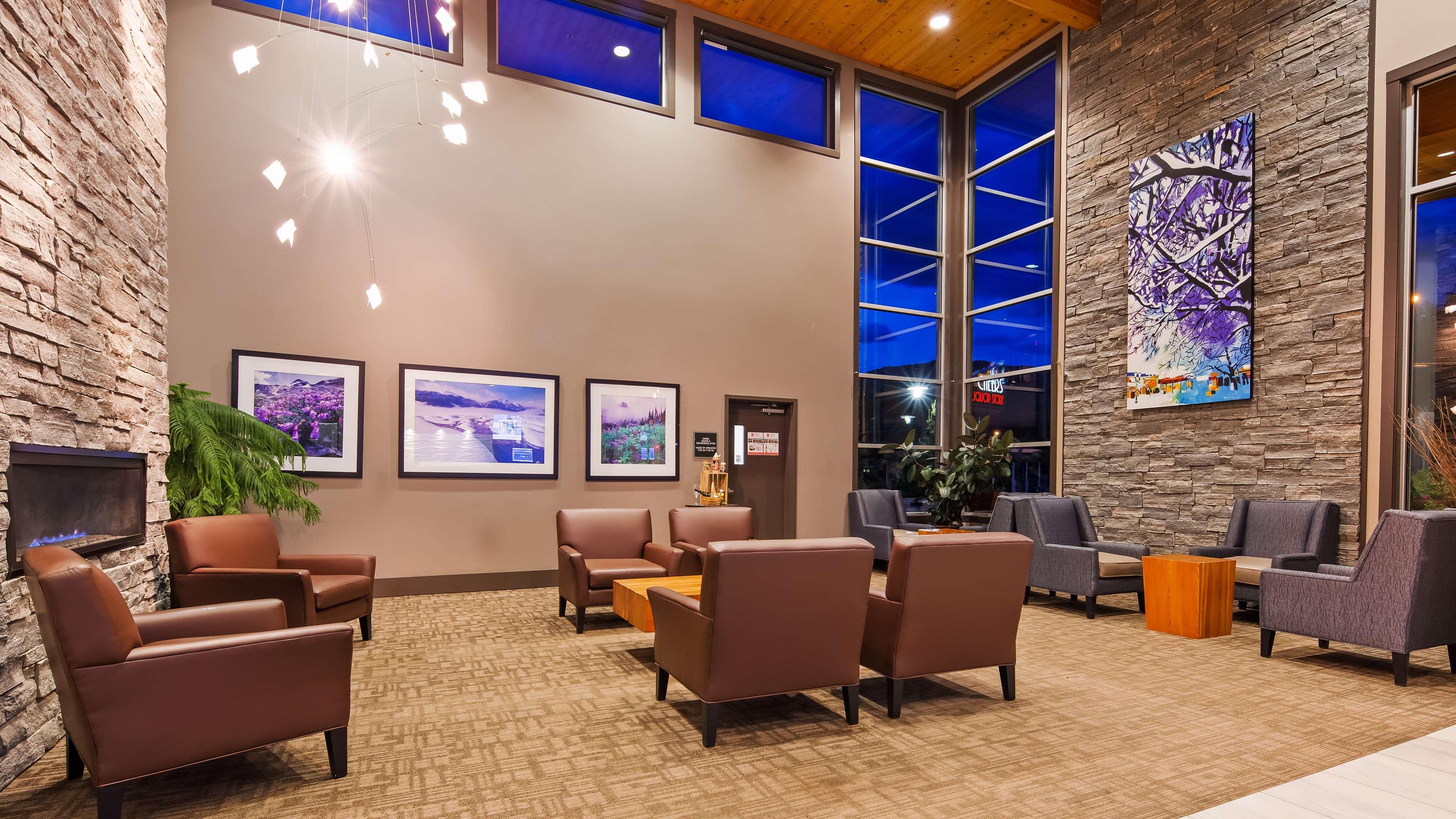 Best Western Plus Revelstoke Bagian luar foto