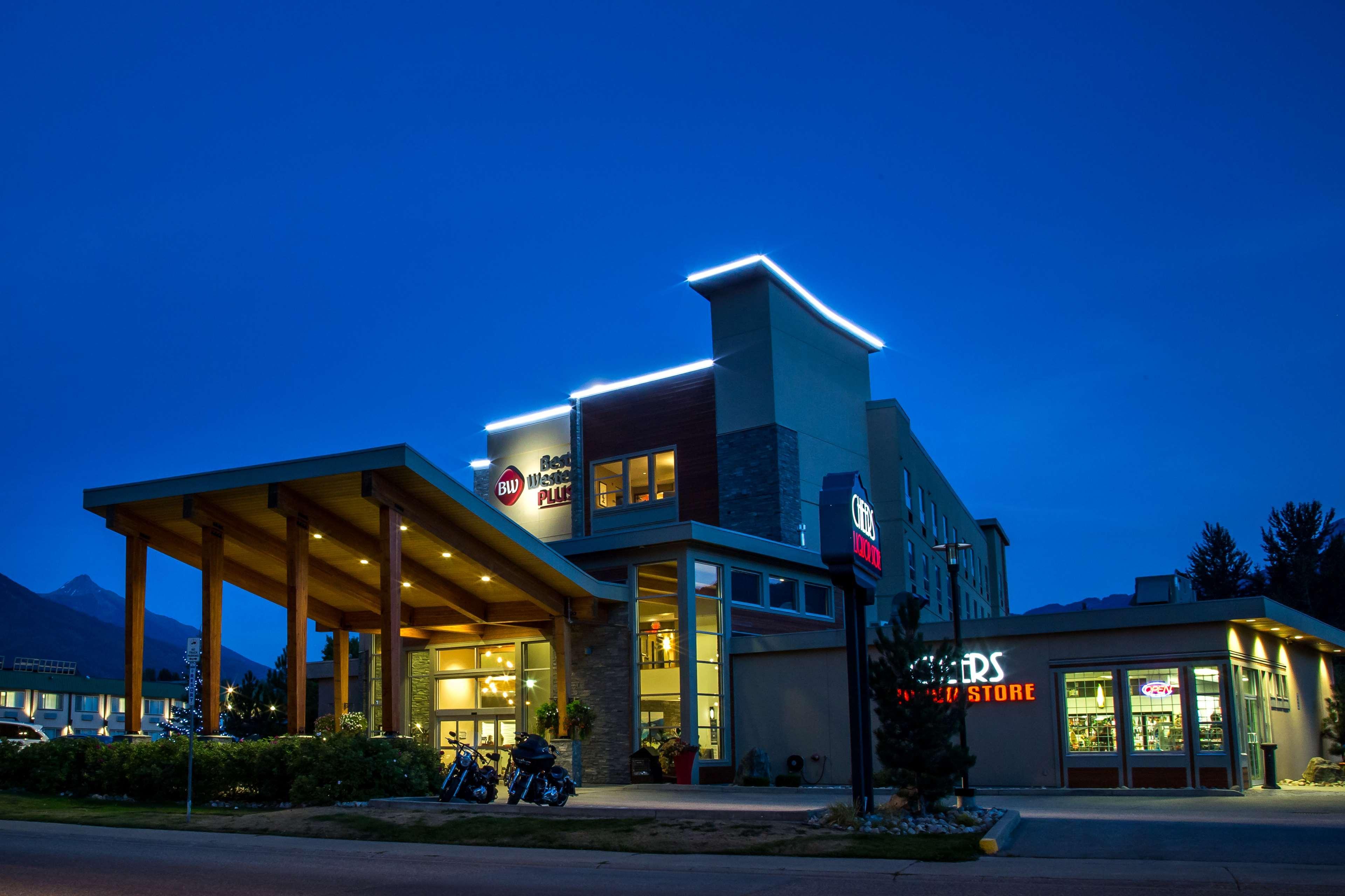 Best Western Plus Revelstoke Bagian luar foto